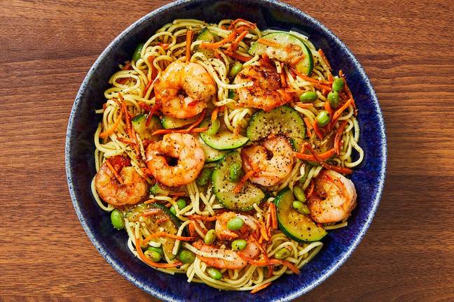 Crevettes et nouilles en sauce miel-soya