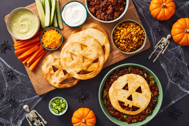 XL Boo-Beef Chili with Jack-o’-Lantern Crisps