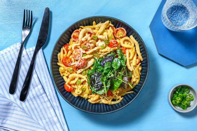 Spätzle-Pfanne mit Mozzarella und Knoblauchsoße