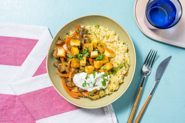 Fromage à griller et sauce au yaourt acidulée