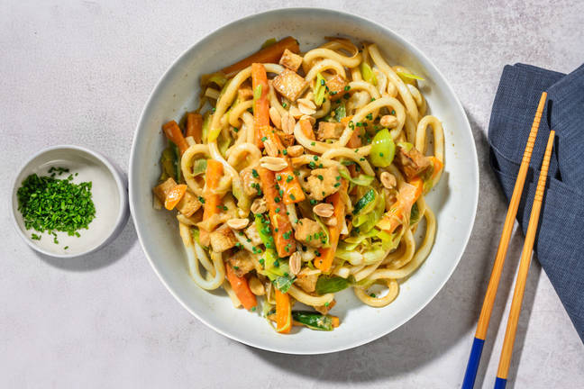 Lo mein noodles veg al tofu e salsa di soia