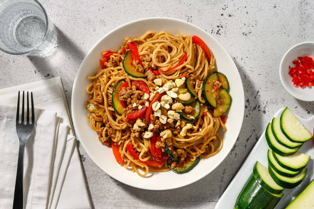 Nouilles au poulet haché et sauce asiatique douce