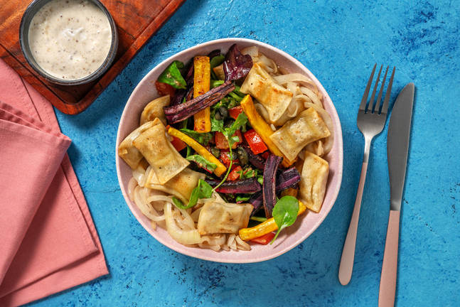Maultaschen auf Wurzelgemüse-Salat