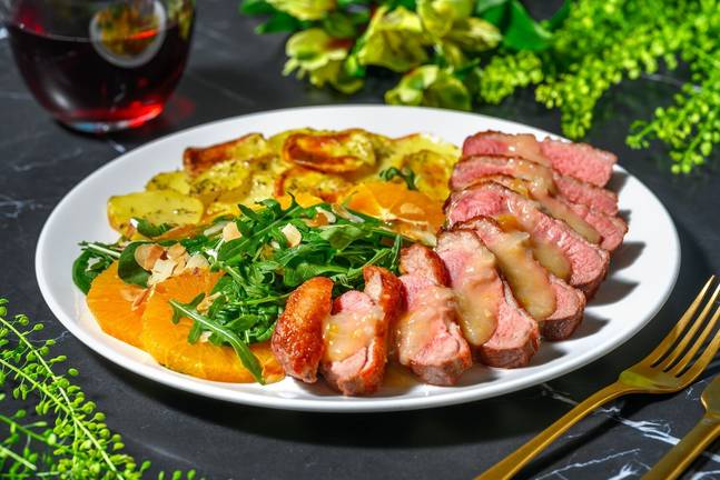 Canard poêlé en sauce à l’orange et à l’abricot