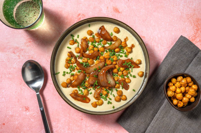 Crema sedosa de tofu con cebolla caramelizada