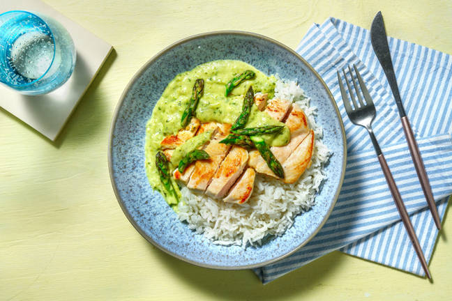 Pollo esmeralda con salsa casera de espárragos