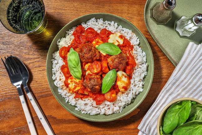 Albóndigas italianas con albahaca y salsa de tomate