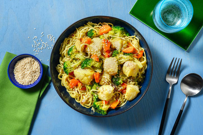 Gele viscurry met volkoren noedels