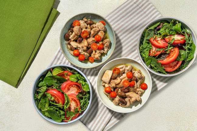 Spezzatino rapido di pollo, olive e pinoli