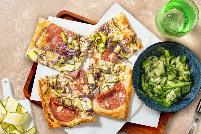 Plaattaart met salami en courgette
