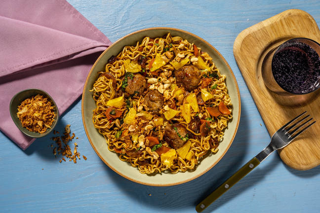 Boulettes de viande & nouilles sautées, cacahuètes