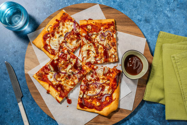 Cheese & Onion-pizza met barbecuesaus