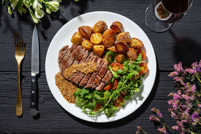 Fransk biff og kremet sennepssaus