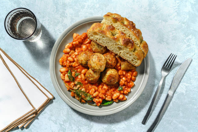 Polpette di pollo pronte e fagioli all'uccelletto