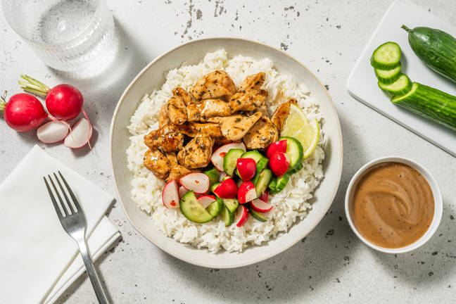 Spicy Garlic-Chicken-Bowl mit Limettenreis 