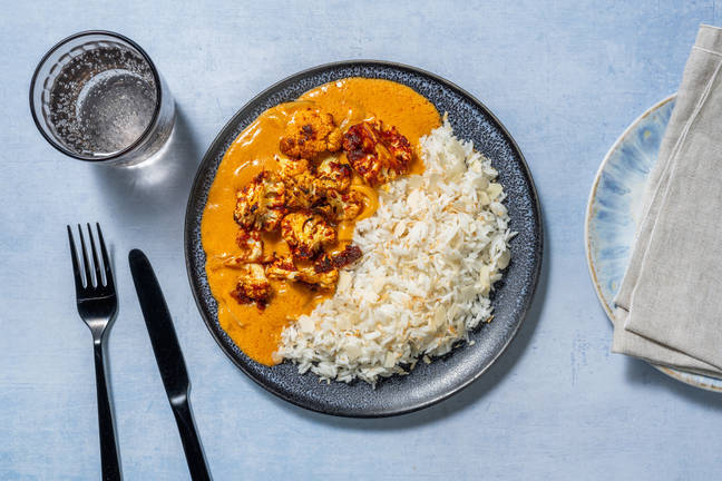Scharfer Sriracha-Blumenkohl mit Dalsoße