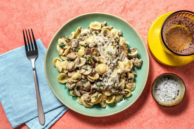 Orecchiette au poulet haché en sauce crémeuse aux champignons