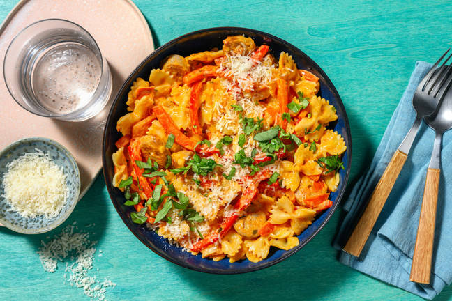Saucisses de poulet et farfalle