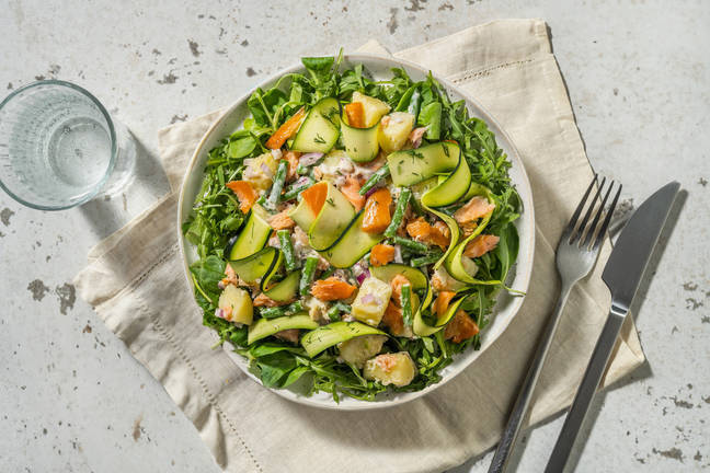 Salade au saumon fumé & rubans de courgette