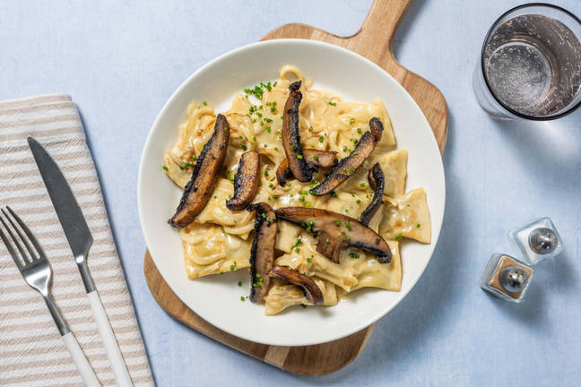 Vegane Maultaschen in cremiger Zwiebelsoße