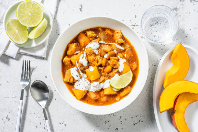 Rotes Hähnchen-Kürbis-Curry