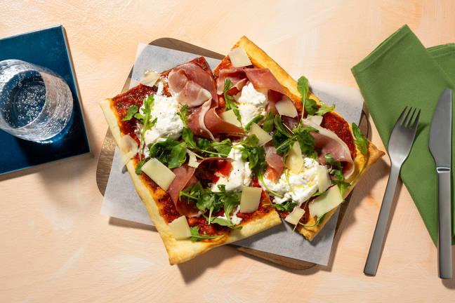 Pizza crudo met prosciutto en burrata