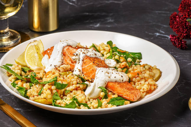 Stekt laks og gulrot- og perlecouscoussalat