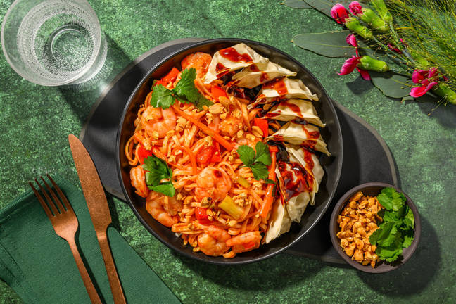 Pad thai på räkor och nudlar