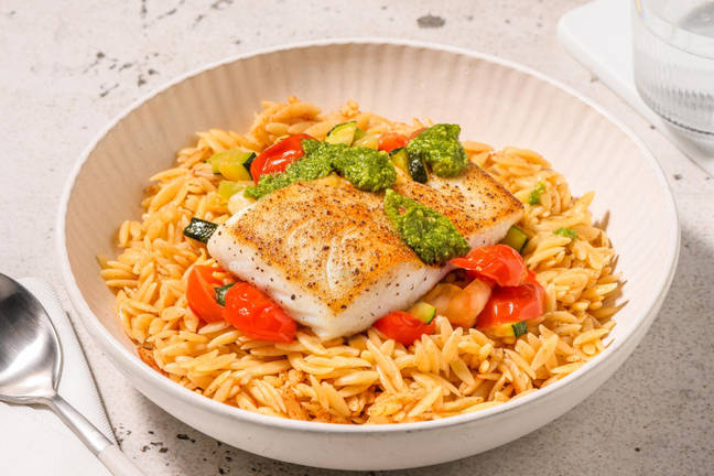 Krydret orzo med torsk, tomat og squash