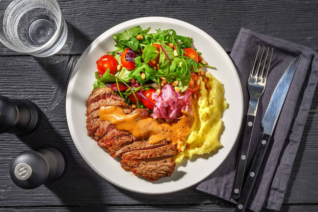 Stegt rumpsteak og cremet basilikumsauce