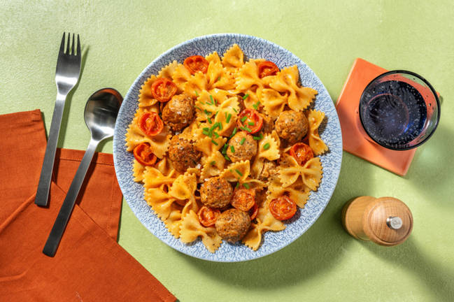 Farfalle con polpette: albóndigas de cerdo y cherrys
