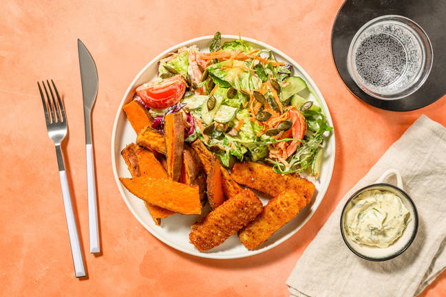 Vegetarische fish sticks met zoete-aardappelwedges