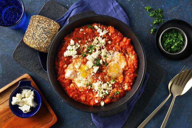 Onze shakshuka met verse geitenkaas