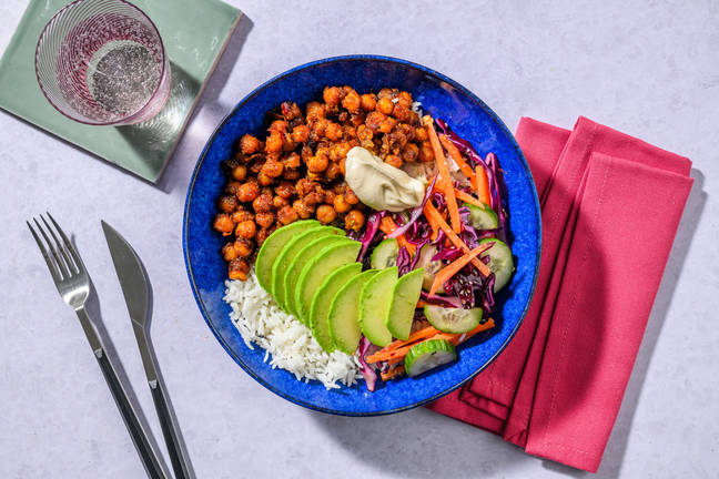 Färgglad bowl med misoglaserade kikärtor