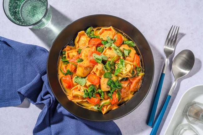 Ricotta-Spinat-Tortellini in cremiger Soße