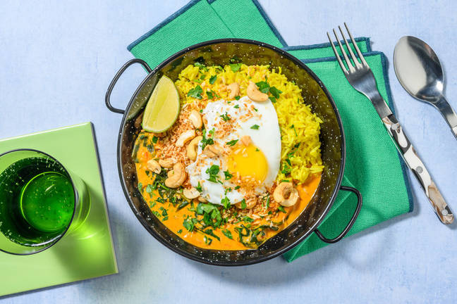 Curry d’épinards au lait de coco et œuf au plat