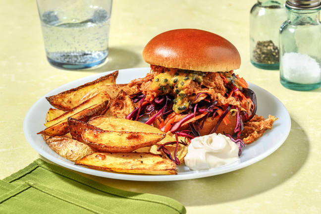 Pulled pork-burgare och passionsfruktsås