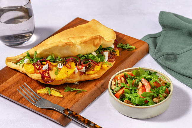 Bagt gedeost- og græskar-pizzasandwich