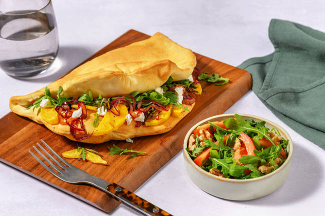 Bagt gedeost- og græskar-pizzasandwich