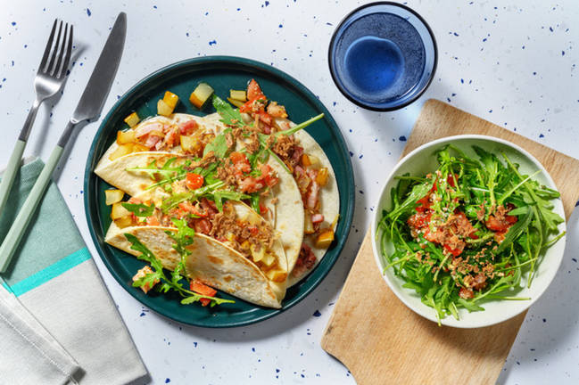 Piadinas de bacon, pera salteada y cebolla crujiente