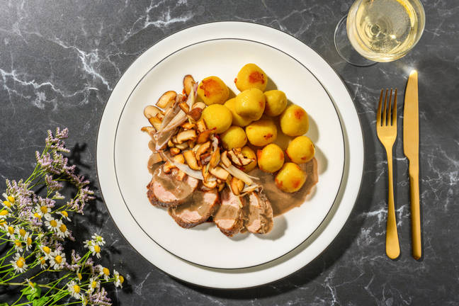 Solomillo de cerdo al romero con gnocchis trufados