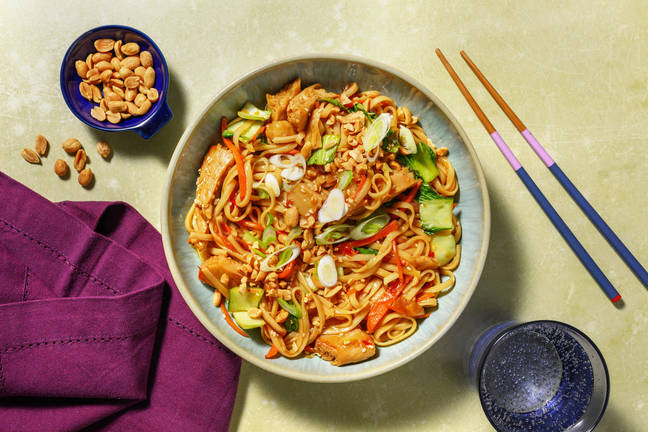Yaki udon og plantebaserte kyllingstrimler
