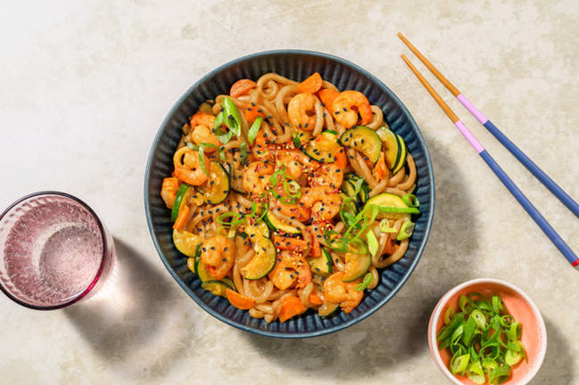 Noodles exprés con langostinos y aderezo asiático