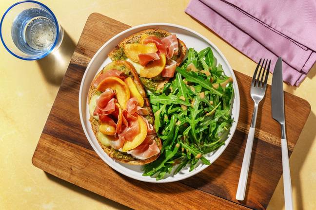 Bruschetta nectarine, mozza & prosciutto crudo