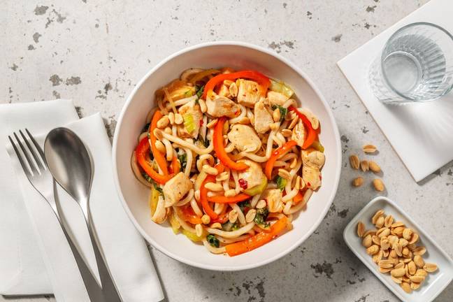 Nouilles udon sautées au poulet & cacahuètes