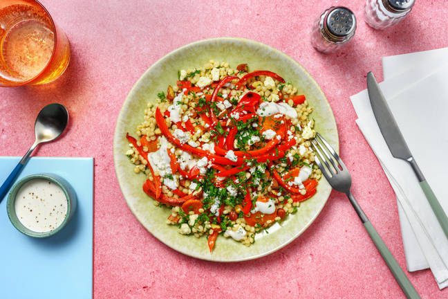 Parelcouscous met witte kaas en yoghurtsaus