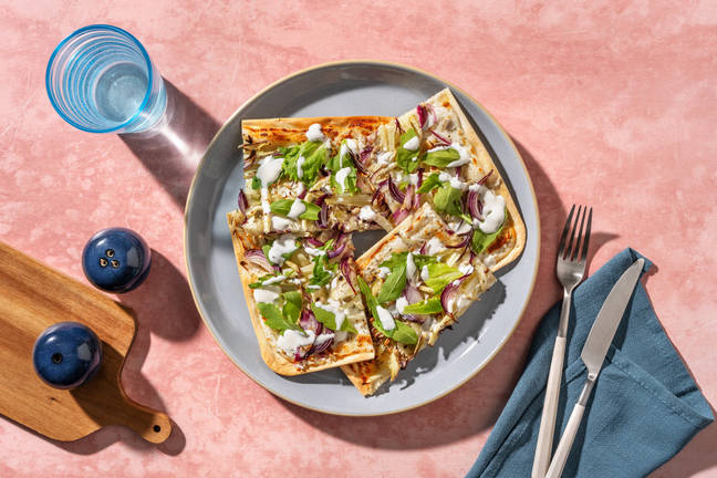 Fenchel-Zwiebel-Flammkuchen mit Birne