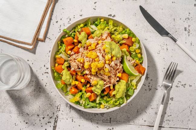 Pulled-chickenbowl met avocadosaus