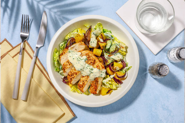 Knackiger Salat mit Souflaki-Hähnchen