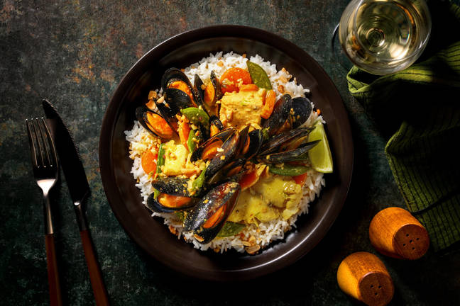Miesmuscheln in gelbem Thai-Fischcurry